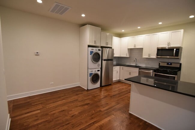 3232 N Clark St Unit 3232-3F