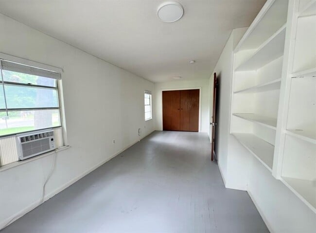 Photo - 406 Swanee Dr