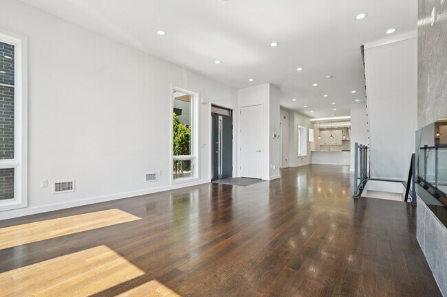 Photo - 714 Undercliff Ave Unit # 714