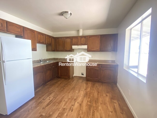 Photo - 325 S Pioneer