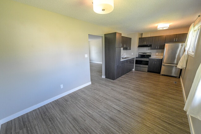 Photo - 9306-93108 108 Ave