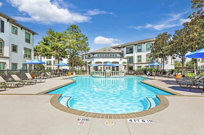 Sparkling Swimming Pool - Sorrento at Tuscan Lakes Apartments