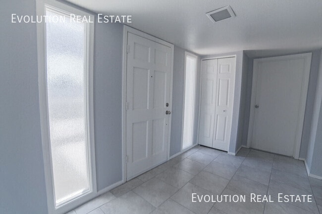 Photo - 2110 S Shannon Dr