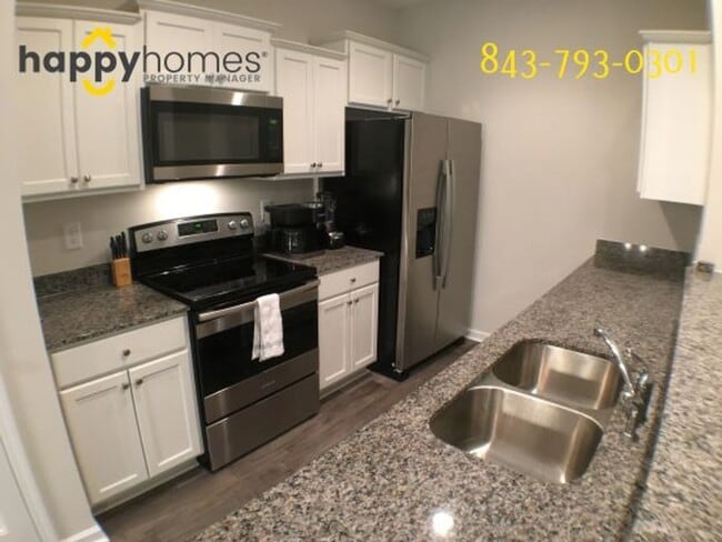 Building Photo - 3 bedroom 2.5 bath townhome in the Lakeview Commons Community in Goose Creek.