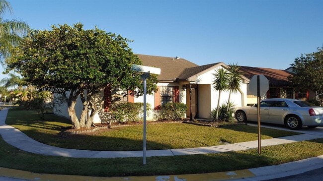Photo - 1301 SE Carrington Ct