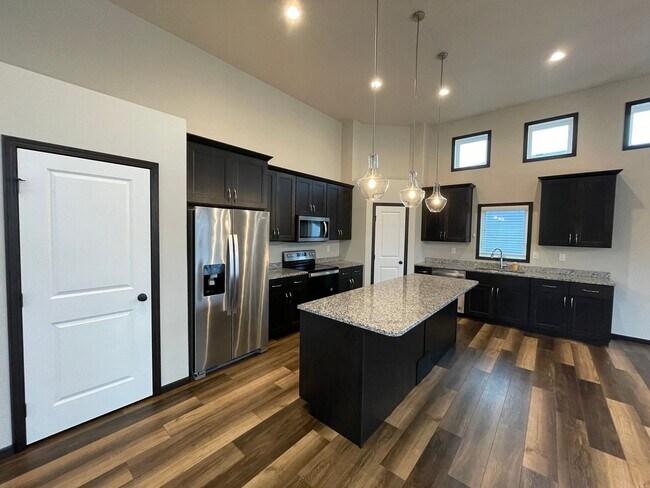 Photo - Spacious 4 Bed, 3 Bath Home in West Fargo