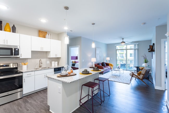 2BR,2BA,1147SF