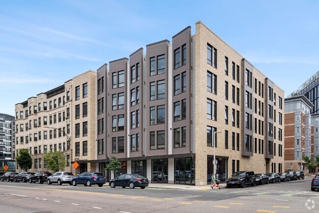 Building Photo - 83 Beacon St Unit 2 Rental