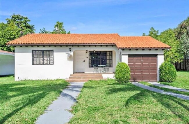 Building Photo - 860 NW 17th Ct