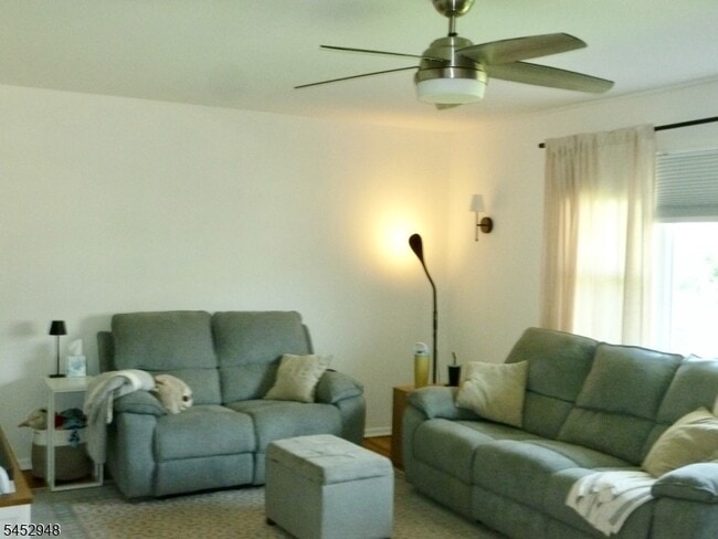 Photo - 33 N Willow St