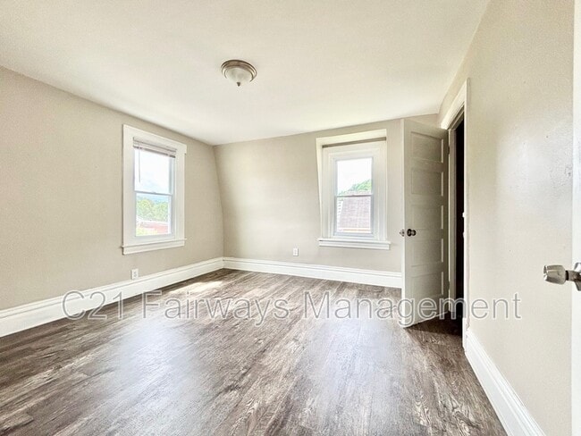 Photo - 352 2nd St