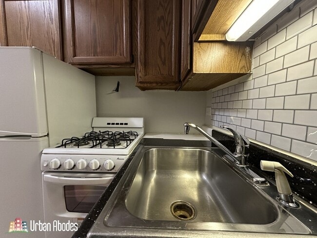 Photo - 523 W Melrose St Unit A02C