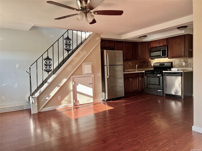 Photo - 2-8 Audrey Ave Unit 7