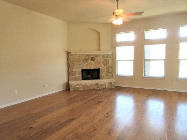 Photo - Four Bedroom Home in Round Rock - Paloma Lake