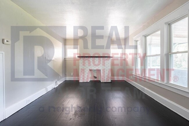 15714 Huntmere Ave Unit Upper Unit