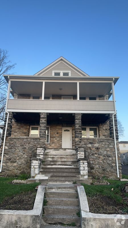 Building Photo - 64 Maplewood Ave Rental