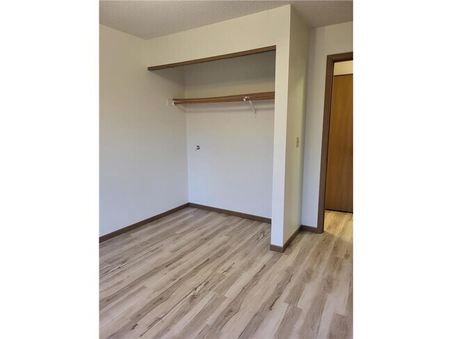 Building Photo - 609 Main St S Unit 3