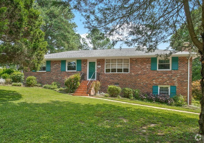 Building Photo - Pristine Brick Rancher in Sandston on an acre Rental