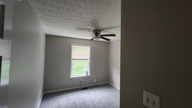 Photo - 225 Maple Leaf Ln