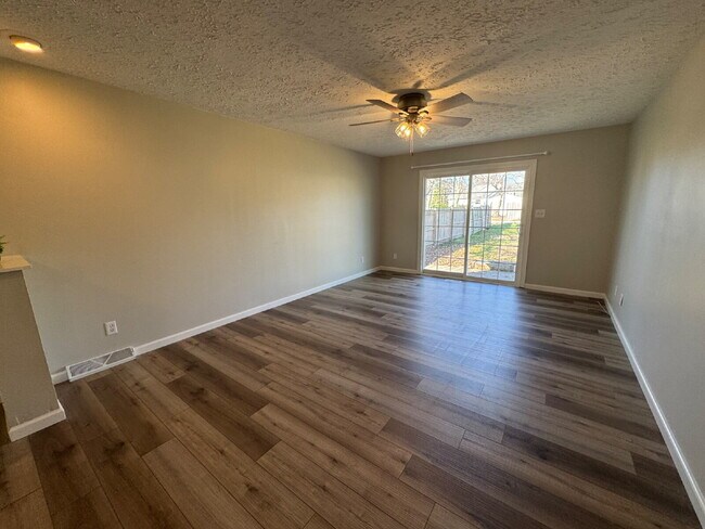 Building Photo - Charming 2-Bedroom Home in Auburn – Spacious, Bright & Move-In Ready!