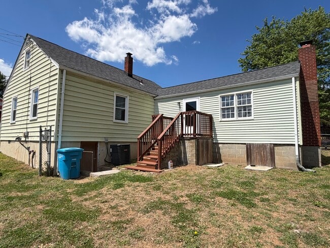 Photo - 2205 Plantation Rd NE