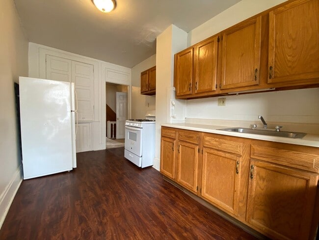 Building Photo - Two Bedroom on Semple Street With an Aweso... Unit 327.502