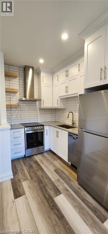 Photo - 261 Belmont Ave W