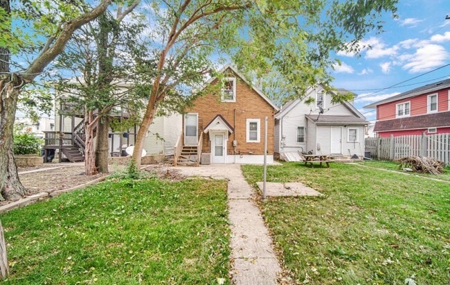 Photo - 1003 N Hickory St