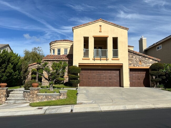 Building Photo - Luxury En Suite Living & Panoramic Views