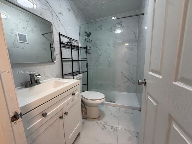 Building Photo - 400 NW 65th Terrace Unit 202