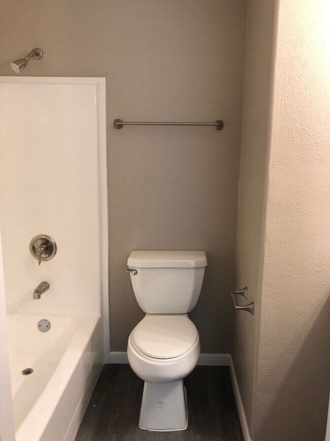 109 Varsity Dr Unit 109 Room A