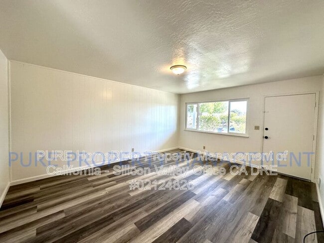 Photo - 555 Bridge St