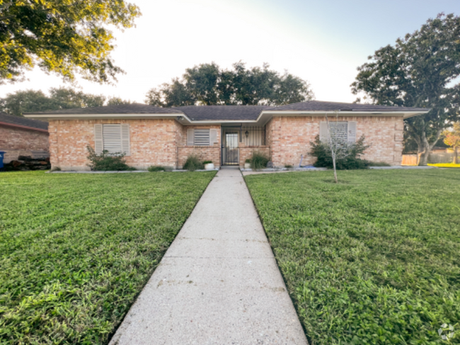 Building Photo - 2745 Blue Grass Dr Rental