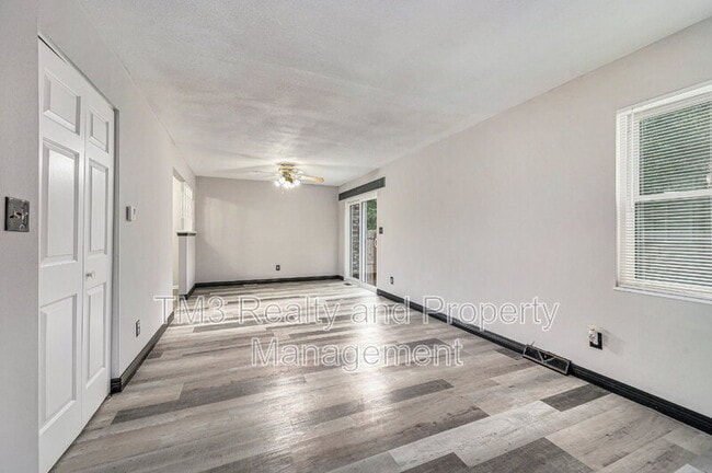 Photo - 3731 NE Colonial Dr