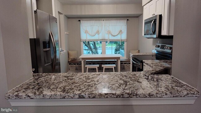 Photo - 442 Darby Ln