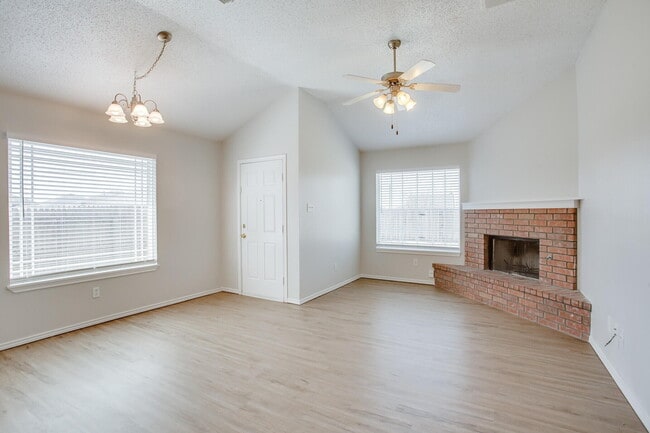 Photo - 9708 Avenue U