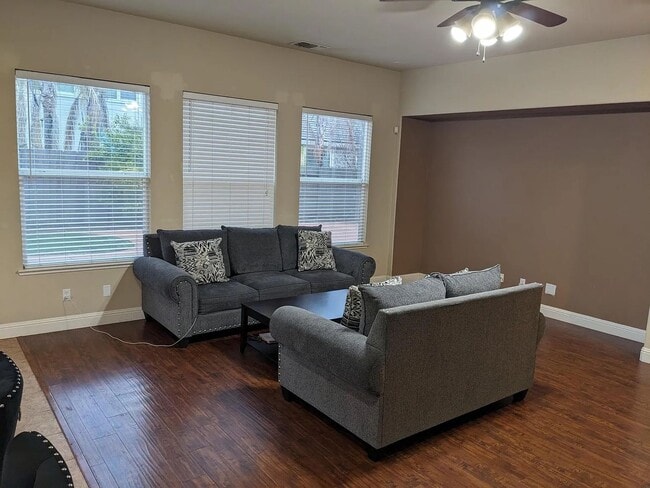 Photo - Clean 2000 sqft. 3 Bedroom 2 Bathroom Anatolia Home for Lease.