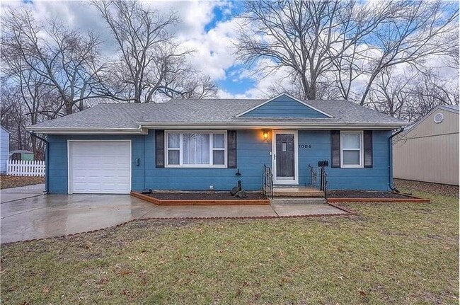 Building Photo - 1004 E Cedar St