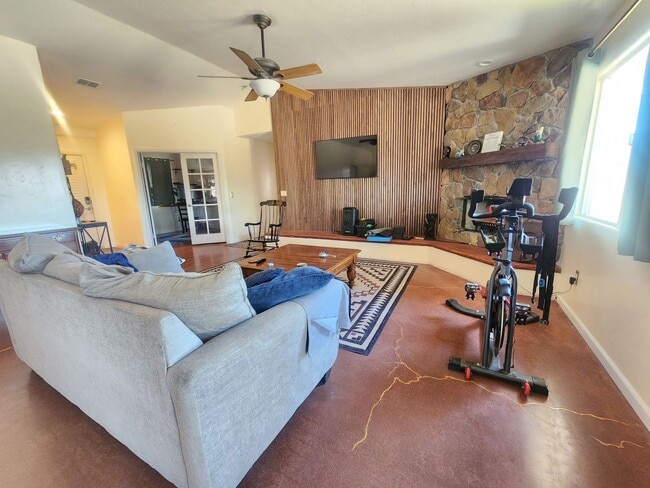 Photo - Open Concept 3 Bedroom 2 Bath Home