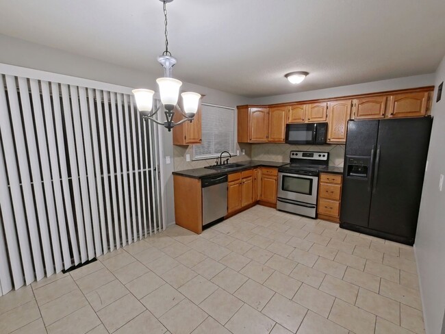 Building Photo - Lovely 3 bedroom/1.5 bath home with one car garage and finished basement.