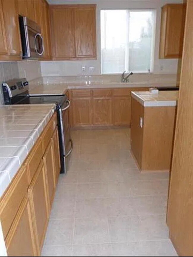 Photo - 1193 Saratoga Pl