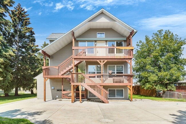Building Photo - Marshall Unit C