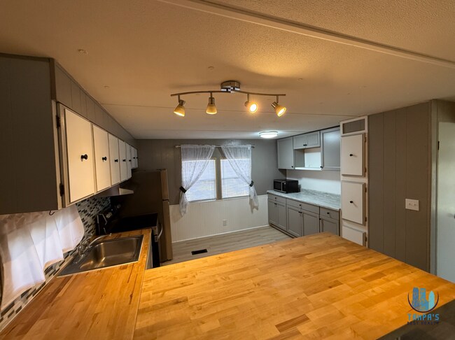 Photo - 2 Bed 1 Bath Rental Available in Zephyrhills *Move-In Ready*