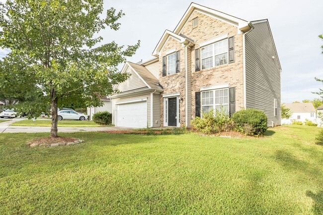 Building Photo - Spacious 4 bedroom, 2.5 bath Home Coming A...