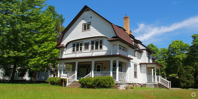 Building Photo - 1329 State St Rental