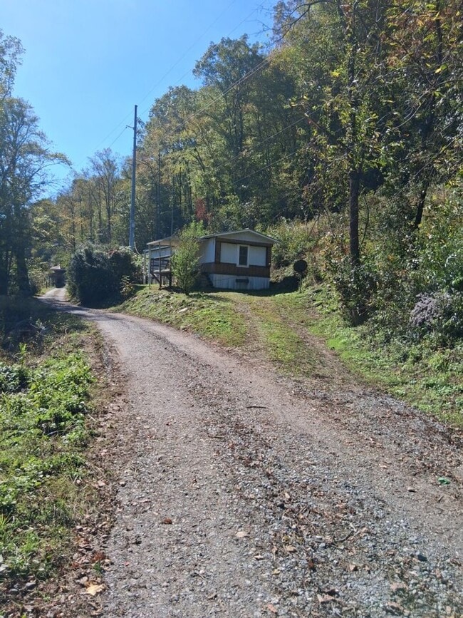 Photo - $1,800 - 2 Bedroom / 1 Bath Mobile Home Si...