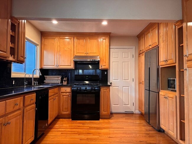 2-2525 E Cliff