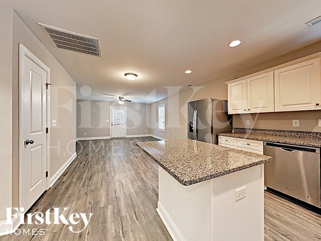 Photo - 839 Murphy St