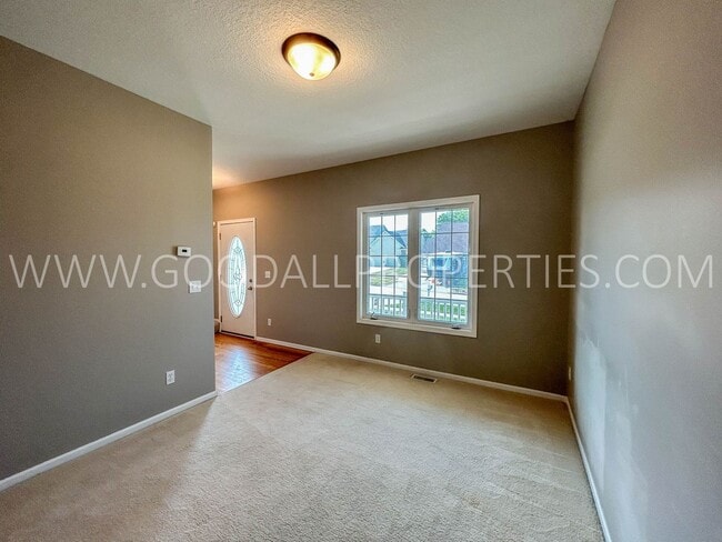 Photo - 3 Bedroom Single-Family home in West Des Moines with a fully fenced in yard!
