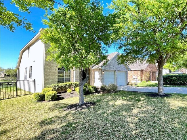Photo - 806 Bent Wood Pl